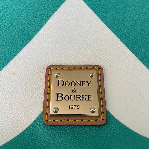 Dooney & Bourke Pebble Grain Crossbody Teal Chevron, Multi Pockets, Exc Cond - Picture 3 of 12